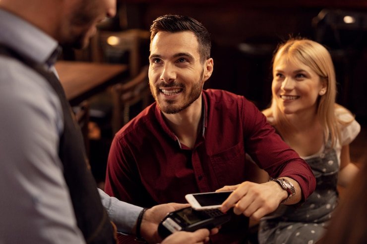 Pengguna mariowin Indonesia sedang membaca panduan tips bermain slot online yang bertanggung jawab di layar laptop mereka